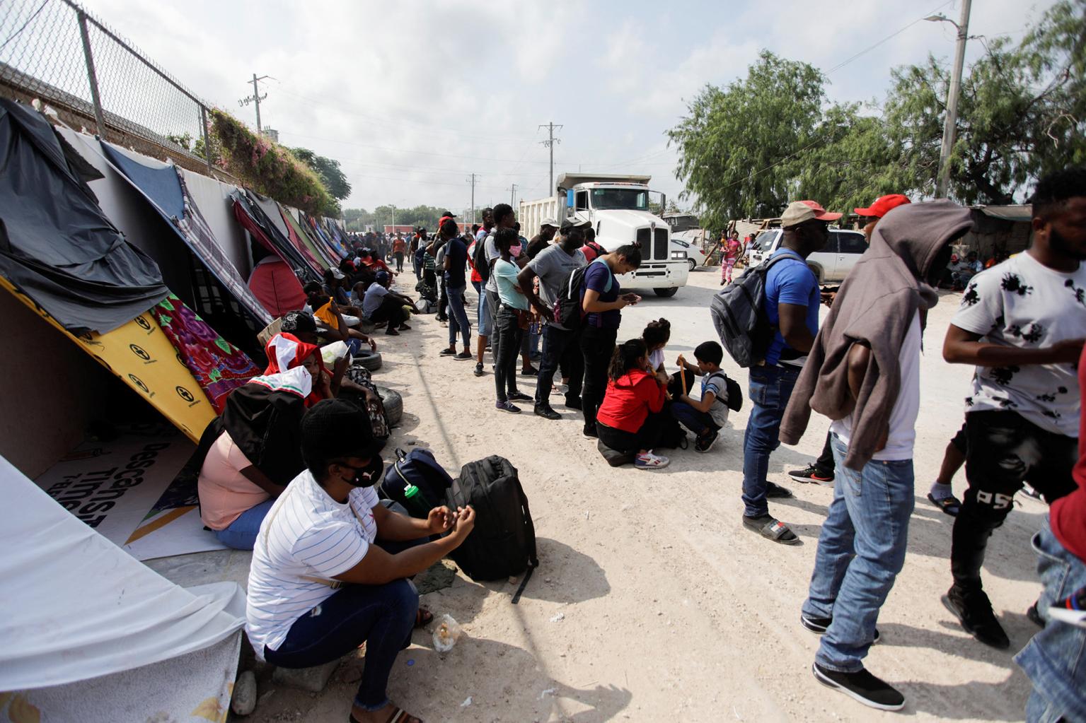 104 000 Migrants Waiting In Mexico To Cross Into The Us