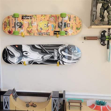 3D Printed Mount Will Let You Hang Your Skateboard On A Wall Video