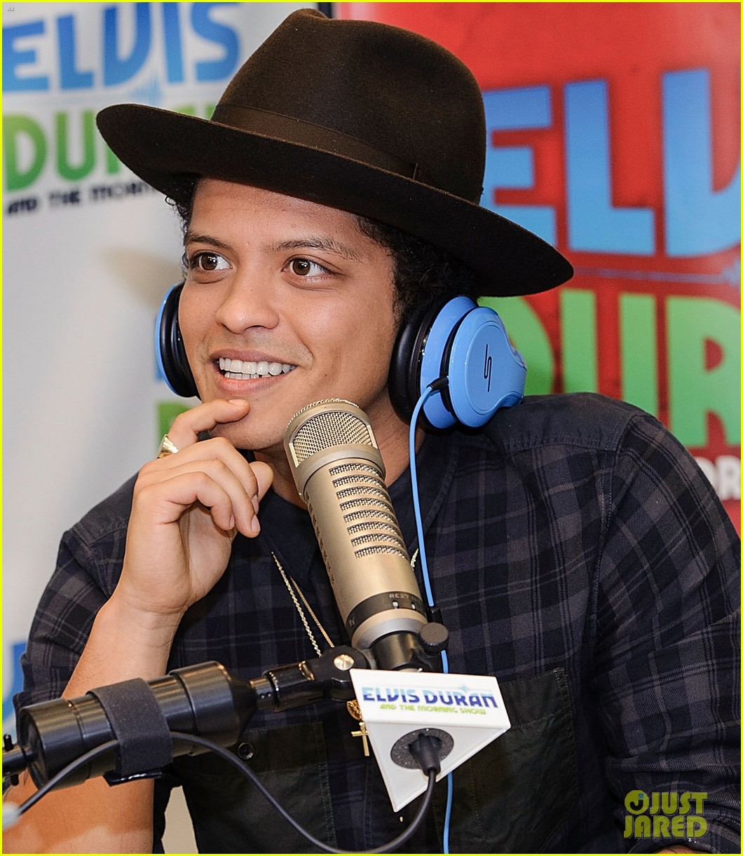 Bruno Mars Locked Out Of Heaven Video Premiere Watch Now Photo