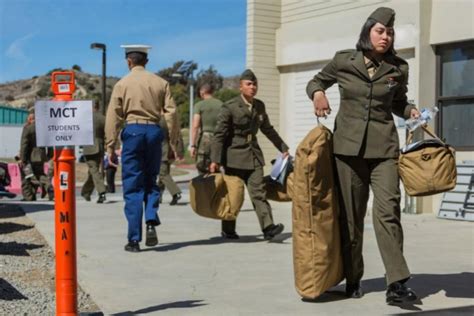 First Female Recruits Complete San Diego Marine Boot Camp Upi Com