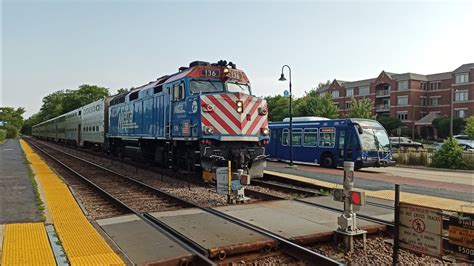 Metra Union Pacific North Line At Highland Park Station Youtube