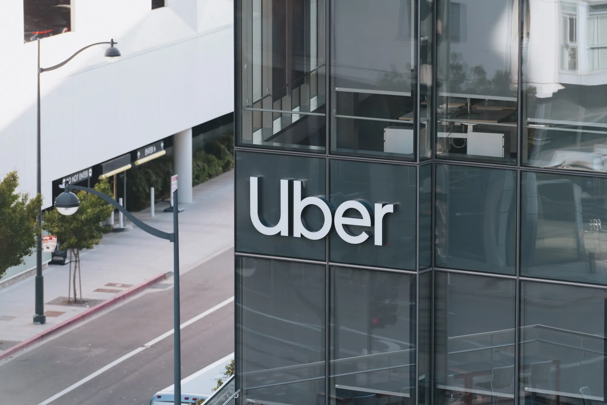 Uber To Offer Shuttles To U S Airports And Event Venues