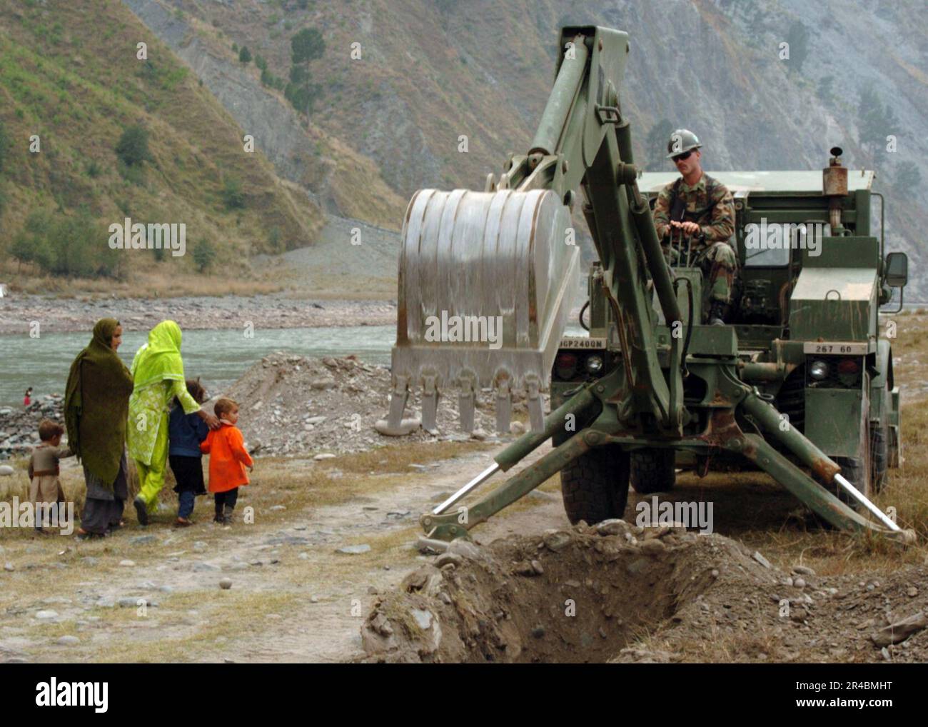 Us Navy Equipment Operator 3Rd Class Assigned To Naval Mobile